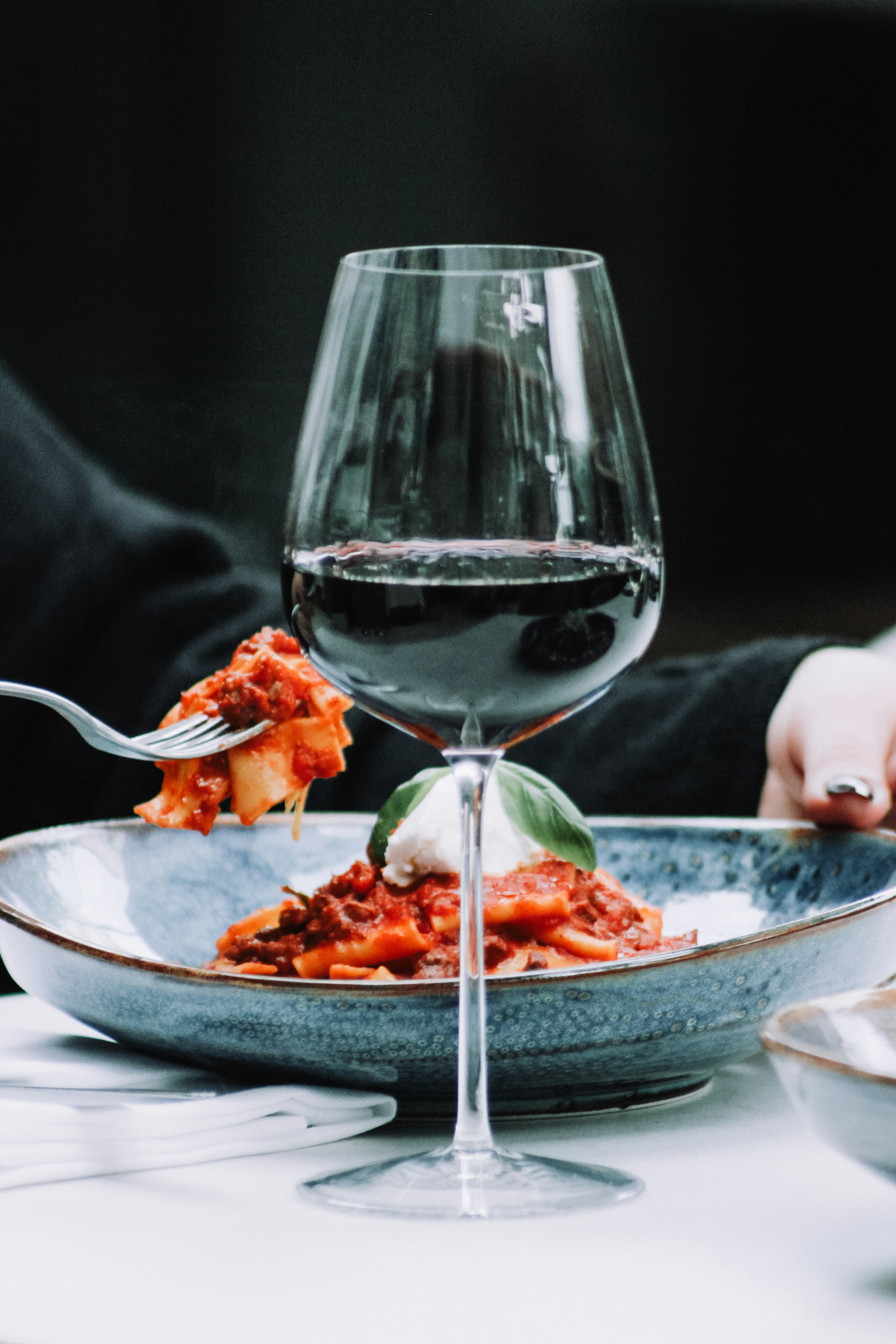 Abbinamenti Vino-Cibo: L'Arte della Combinazione Perfetta